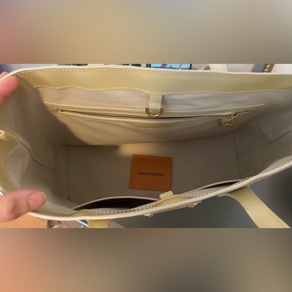 LV purse - Picture 3 of 3